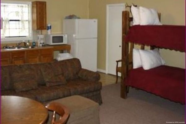 TURN ON INN HOTEL-PECAN GROVE (Fairview)